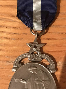 อัญมณีหน้าอกแบบแข็งทำจากโลหะอัญมณีสำหรับโรงพยาบาลมาตรฐานราชวงศ์มาส2025สั่งทำได้ - Product Image 3