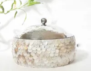 Casserole de luxe en plaqué or martelée avec support en bois pour marmite de meilleure qualité, faite à la main, forme ronde pour réchauffer les fêtes et servir - Product Image 6