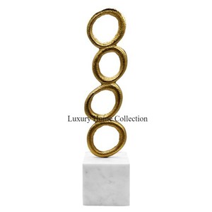 Elegante diseño atractivo mesa de metal venta al por mayor escultura y estatua de color dorado estilo único con base de mármol forma rectangular - Product Image 5