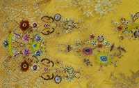 Tissu en dentelle perlée ornée de motifs organiques élégants pour personnaliser les panneaux Lehenga et les jupes ethniques dans les événements