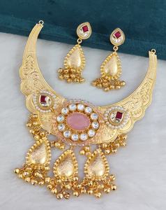 Ensemble de collier en fusion de doublet et de polki de qualité supérieure fait à la main, design magnifique, parfait pour les mariages, les occasions festives, les tenues de soirée - Product Image 4