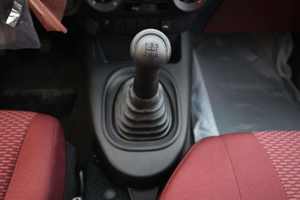 Toyota Hilux Double Cabine GL 2.4L Diesel 4x2 MT 2023 d'occasion, 1-25000 milles, norme Euro V, 100% en parfait état de marche - Product Image 4