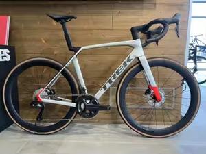 Bicicleta de Carretera de Competición Madone SLR 9 AXS Gen 8 de Acero, 21 Velocidades, Frenos de Disco, Talla Mediana, 2025 - Product Image 2