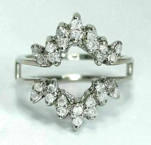 แหวนแต่งงานพรีเมี่ยมสำหรับผู้หญิงประดับด้วยเพชรโมอิสสีขาวเคลือบทอง14K แบบ4.86TCW - Product Image 5