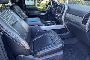 LISTO PARA CONDUCIR - USADO, VOLANTE A LA IZQUIERDA |   Ford F-250 Super Duty Lariat Crew Cab 2022 - Product Image 5