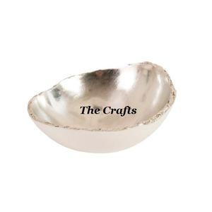 Ensemble de trois bols à collations de forme ronde en laiton couleur or servant un bol à chocolat pour un restaurant ou un hôtel - Product Image 3