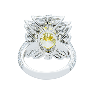 Anillo de Diamantes Ovalados Amarillos de Lujo con Diamantes Blancos de 14K en Oro Blanco, Estilo de Compromiso, Certificado IGI - Product Image 5