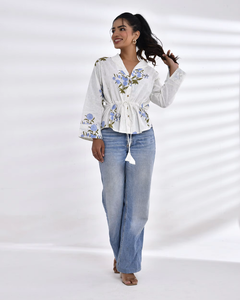 Sofisticado vestido Maxi con estampado de mariposa para mujer con diseño de longitud completa y cintura cruzada elástica característica de la India - Product Image 1