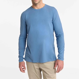 Camiseta de cuello redondo de manga larga azul cielo con pantalones caqui beige para un aspecto diario limpio, fresco y funcional - Product Image 5