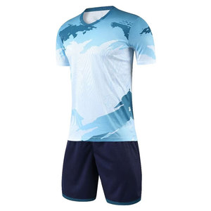 Conjunto de fútbol de sublimación completo para adultos Jersey de cintura elástica y pantalones cortos de secado rápido con colores vivos - Product Image 2