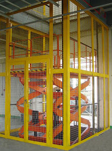 Plate-forme élévatrice à ciseaux hydraulique électrique efficace de 6m stabilisateurs pliables compacts extérieurs capacité de charge de 500kg garantie d'un an - Product Image 6