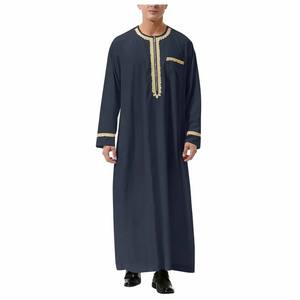 Vêtements islamiques à la mode pour hommes Thobe Jubbah arabe Qatar élégant respirant pour hommes Thobe Daffah Logo personnalisé - Product Image 1