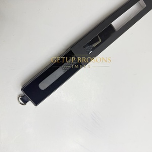 Pince à épiler GETUP BROSONS IMPEX noire 90° en acier inoxydable à pointe argentée, acrylique, anti-magnétique, anti-statique, pour une préhension parfaite des cils - Product Image 5