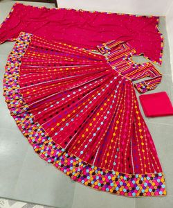 Robe longue à col bateau et col bateau avec dupatta pour femmes indiennes, vêtement Gharara, longueur farine, broderie lourde de créateur - Product Image 2