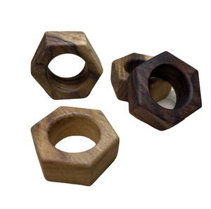 Ensemble de ronds de serviette 4 porte-serviettes en noyer réglage de la table en bois naturel ronds de serviette en bois votre titre de rang banquet militaire - Product Image 1