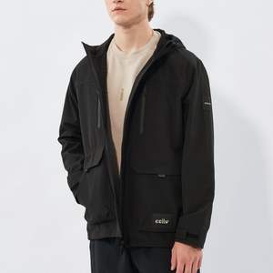 Veste à capuche sportive extérieure résistante à l'eau avec impression réfléchissante Plusieurs poches à rabat zippées Manchette velcro - Product Image 1