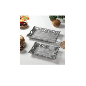 Bandeja de cocina sencilla Exo hecha de madera de teca maciza con agarre de mano en acabado de nogal para uso en cocina interior y exterior - Product Image 1