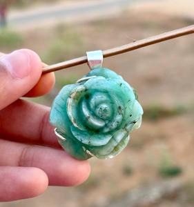 Pendentif en argent sterling 925 avec pierre précieuse émeraude naturelle pour femmes ou hommes Pendentif en forme de rose unique - Product Image 4