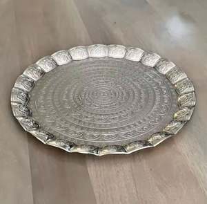 Plaque en aluminium décorative Fresh Arrival Home pour servir des aliments dans un design moderne et unique - Product Image 5