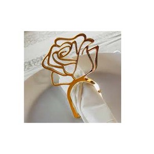 Rond de serviette en relief doré de luxe avec queue de tête de cheval en métal émaillé pour le décor élégant de table de dîner - Product Image 5