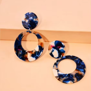 Pendientes de tuerca de resina de calidad Premium más vendidos, elegantes accesorios de diseñador hechos a mano para bodas, uso doméstico - Product Image 1