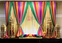 Escenario de Lujo con Temática Árabe para Sangeet, Decoración de Boda Tradicional Haldi de Madera, Noche de DJ Punjabi, Gran Decoración Interior/Exterior, Nueva Llegada