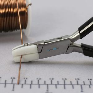 Pince à bec plat ZetoMedPro avec embouts recouverts de PVC, outil professionnel pour bijoux, pour un pliage et une mise en forme précis - Product Image 3