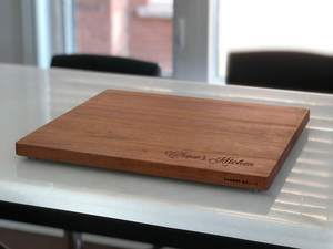 Tabla de cortar de madera dura de alta densidad Superficie tratada y pulida naturalmente para la preparación de alimentos limpios con acero inoxidable - Product Image 2