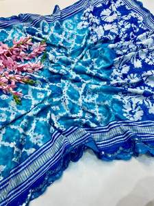 ชุดส่าหรีผ้าไหมพิมพ์ลายดิจิทัลพร้อมกระจกเงาลายดอกไม้ระบายอากาศและเป็นมิตรกับสิ่งแวดล้อมด้วยเสื้อสำหรับผู้ใหญ่ - Product Image 4