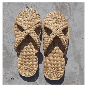 Pantoufles en jacinthe d'eau, chaussures tissées en jacinthe naturelle avec doublure en tissu pour les chambres d'hôtes, origine Vietnam - Product Image 3