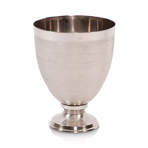 แจกันทรงถ้วยโลหะพื้นผิวสีเงินสำหรับตกแต่งบ้านชามดอกไม้ขายดีดีไซน์ไม่เหมือนใคร - Product Image 1