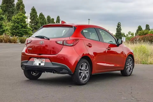 Autos Usados en Venta, Volante a la Izquierda, Coupé 2024, Gasolina, Asientos de Cuero, Transmisión Automática, Cámara Trasera de 360°, Panorámica - Product Image 3