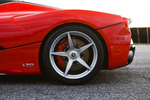 Ferrari LaFerrari Aperta RWD 2017 Certificado, Seminuevo, con Control de Crucero Adaptativo, Interior de Cuero Claro, Motor Turbo, Coupé, Soporte OEM - Product Image 4