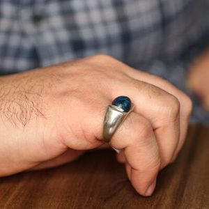 Anillo de Plata de Ley 925 para Hombre con Piedra Ovalada de Lapislázuli, Engaste en Bisel, Acabado Pulido, Joyería Fina para Uso Diario, Certificado GRS - Product Image 1