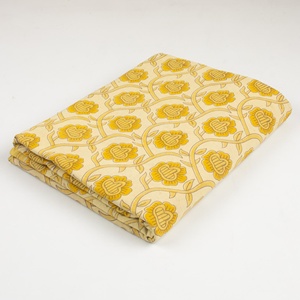 Tissu en coton imprimé à la main de haute qualité, motif floral, style Dabu, doux et respirant, coton indien pour robes, rideaux, vêtements de nuit - Product Image 1