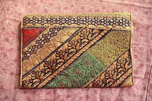 Venta al por mayor lote Banjara bolsos de mano hechos a mano bohemio plegable Sling Bag en Patchwork Tribal Boho Hippie estilo monedero de mujer - Product Image 4