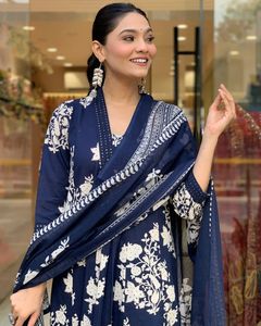 Profitez de votre festival avec notre magnifique ensemble 3 pièces en acétate Fabzone pour femmes, idéal pour les Kurta/Kurti - Product Image 1