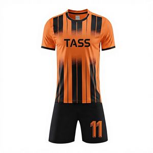 Uniformes de football pour hommes de haute qualité avec logo personnalisé, 100% polyester, séchage rapide, respirant, col en V, dernier design, ensembles de football - Product Image 1