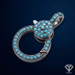 Breloque plaquée or 18 carats avec turquoise pavée et fermoir mousqueton pour la création de bijoux DIY - Product Image 1