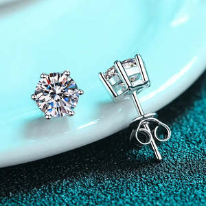 Boucles d'oreilles clous en moissanite ronde scintillante de 0,3 à 2 carats pour homme, pièce unique - Product Image 4