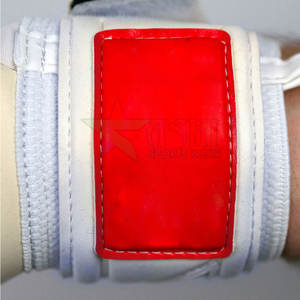 Gants de gardien de but de football professionnels haute performance avec matériau en cuir, paume en latex coupe-vent, sangle de poignet et adhérence antidérapante - Product Image 5