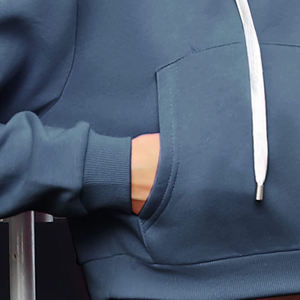 Pull à capuche pour femme avec poche kangourou matériau doux et chaud design moderne et élégant pour vêtements de sport et style de rue décontracté - Product Image 6