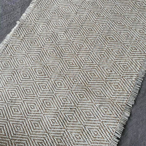 Malla de Ratán Artesanal Sisu con Patrón de Rombo Tejido - Product Image 4