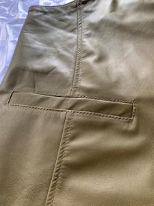 Chaleco de cuero de diseño personalizado con cuello en V Chaleco de hombre de desgaste orgánico de alta calidad 100%/bolsillo de 5 dimensiones - Product Image 5