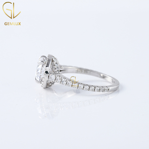 Venta caliente East West Ring East West Oval Cut Moissanite Diamond Halo Anillo de compromiso 925 Silver Solitaire con acento Ring - Product Image 5