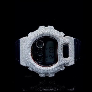 Montres en or jaune de luxe en gros, design diamant, quartz moissanite VVS, carré, saphir glacé, édition limitée - Product Image 6