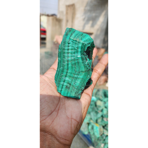 Pierre de malachite brute de vente d'usine avec malachite brute de forme libre de qualité naturelle utilise de la malachite brute à vendre - Product Image 1