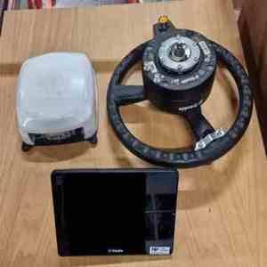 Potente pantalla de guiado de precisión Trimble GFX 750 para navegación agrícola, mapeo de campos y rendimiento confiable en venta - Product Image 1