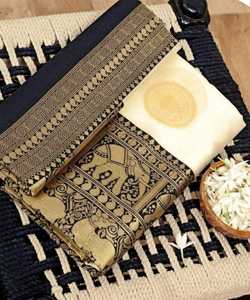 Vêtement de mariage traditionnel Kanjivaram Saree avec bordure de temple et chemisier contrasté pour l'élégance de la mariée. - Product Image 6