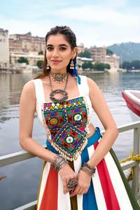 Tissu de rayonne pure couleur arc-en-ciel Garba Night Party spécial Gota Patti Lace Retouche Vente en gros Designer Lehengas Choli Pour Femmes - Product Image 2